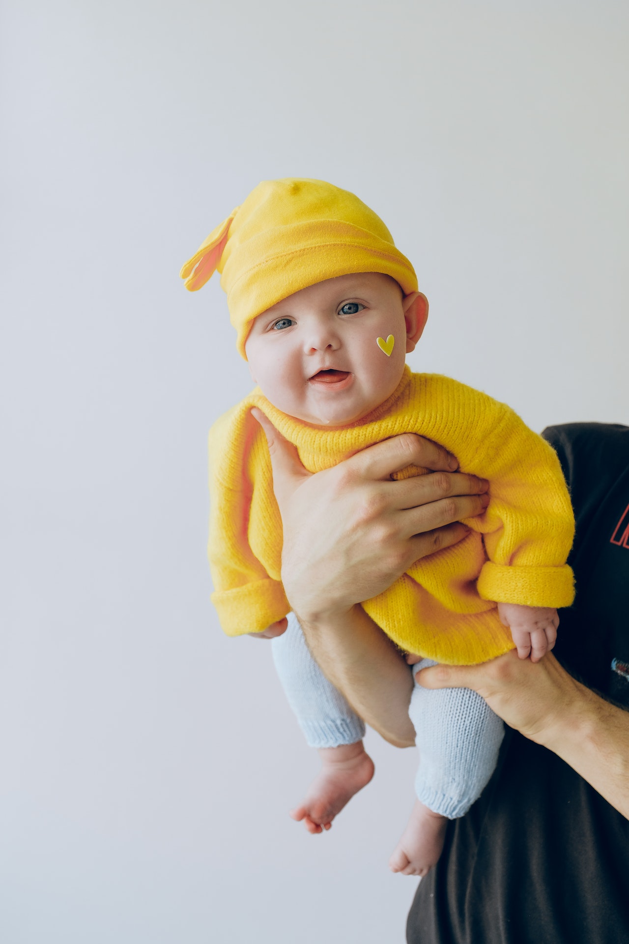 Czapka niemowlęca – niezbędny element ubioru naszego maluszka